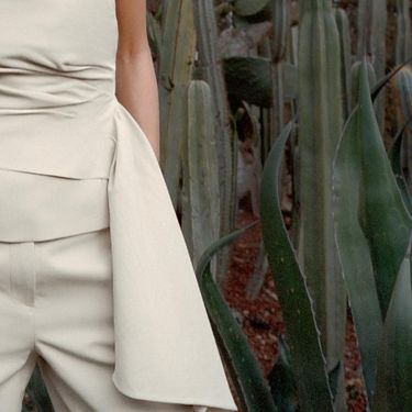 Istovjetni top i elegantne hlače sjajan su izbor za izlaske i posebne prilike