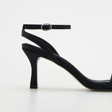 Reserved, 29,99 eura