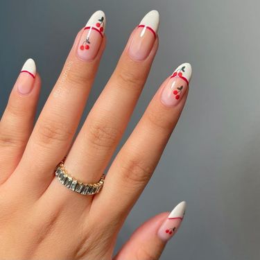 Nokti s motivom trešnje