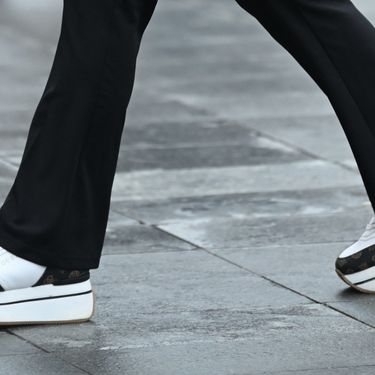 Ulična moda Zagreb u tenisicama s platformom - 3