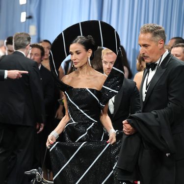 Demi Moore na Met Gali u haljini inspiriranoj kravatom - 1