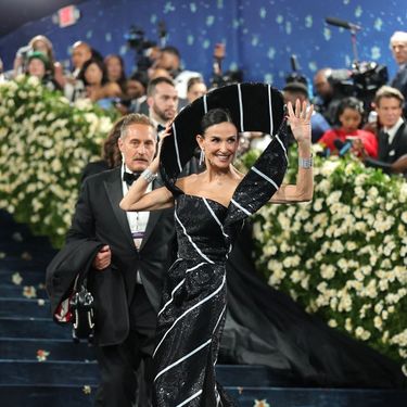 Demi Moore na Met Gali u haljini inspiriranoj kravatom - 2