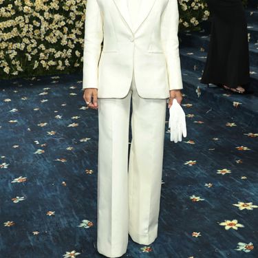 Anna Sawai u odijelu modne kuće Dior