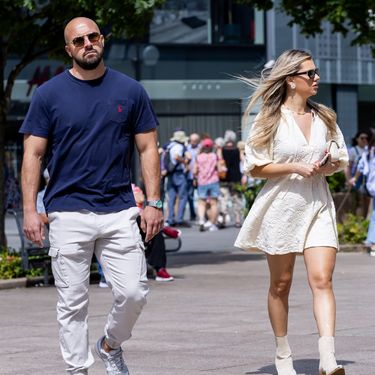 Zagrebačka ulična moda u kratkoj haljini i gležnjačama od brušene kože - 2