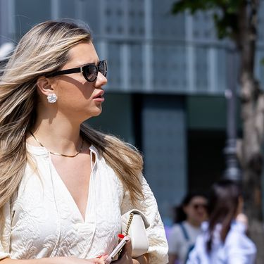 Zagrebačka ulična moda u kratkoj haljini i gležnjačama od brušene kože - 3