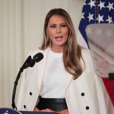 Melania Trump održala je govor povodom izdavanja poštanske marke s likom Barbare Bush
