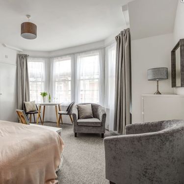 Stan s kuhinjom u ormaru