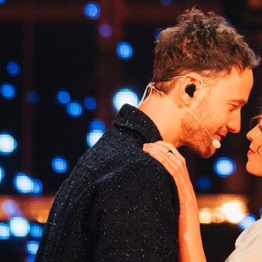 Slovenski predstavnik Klemen sa suprugom Mojcom na pozornici Eurosonga