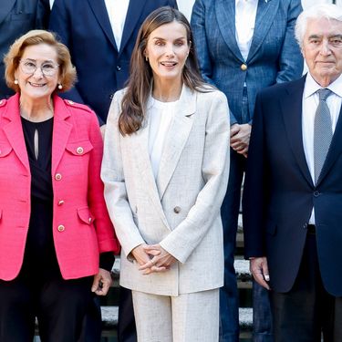 Kraljica Letizia u bež odijelu