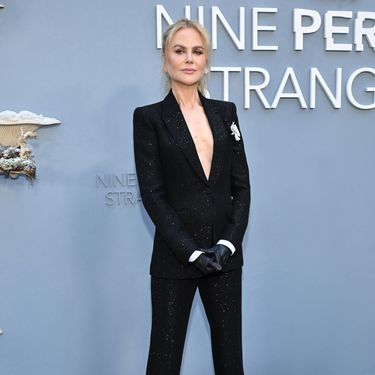 Nicole Kidman u crnom odijelu