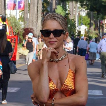 Caro Daur u papučama u Cannesu