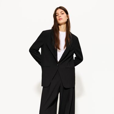 Bershka, sako 29,99 EUR, hlače 29,99 EUR