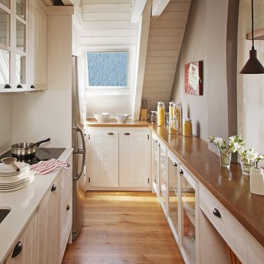 Ideje za uređenje uske kuhinje - 1