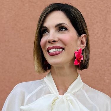 Bojana Gregorić Vejzović u trapericama trapez-kroja i košulji s 'pussy bow' mašnom - 3