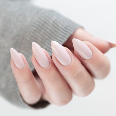 Nude manikura omiljeni je izbor mnogima