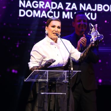 Nina Badrić na dodjeli nagrada Naxi zvezde 2025. u Beogradu - 1