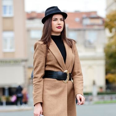 Street style lijepe brinete iz centra Zagreba u čizmama iznad koljena - 2
