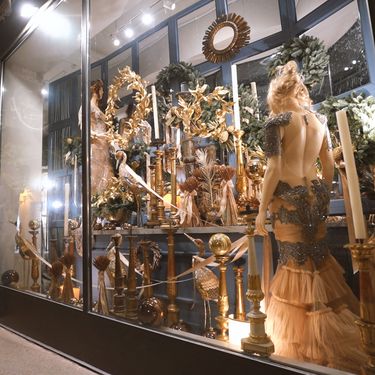 Saša Šekoranja i ove godine uredio je izlog svog cvjetnog atelijera u božićnom duhu - 1