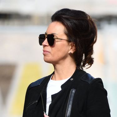 Mama sa zagrebačke špice u kratkom vuneneoj suknji i Hermes čizmama - 1