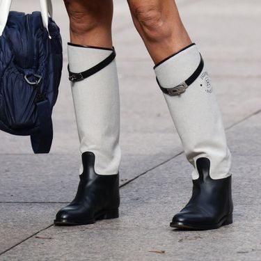 Mama sa zagrebačke špice u kratkom vuneneoj suknji i Hermes čizmama - 3