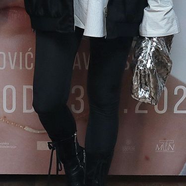 Viktorija Rađa u tajicama na premijeri filma Samo kad se smijem