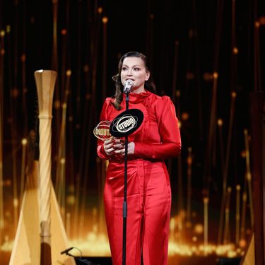 Nina Badrić u crvenom