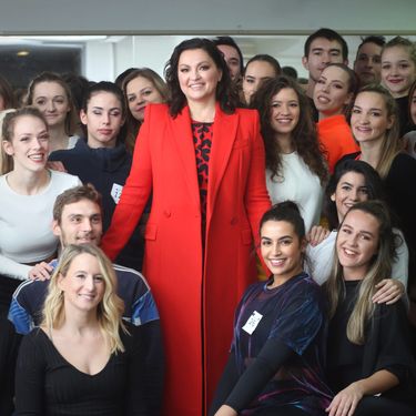 Nina Badrić u crvenom