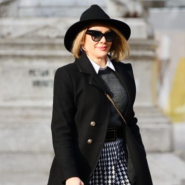 Zgodna dama sa zagrebačke špice u minici s pepita-uzorkom