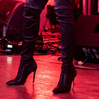 Pjevačica Domenica Žuvela u čizmama do bedara - 5