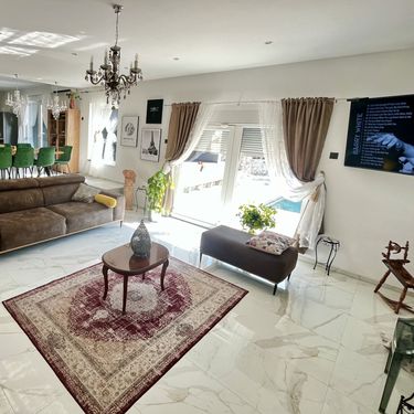 Raskošno uređena kuća u Zagvozdu odvjetnice Andree Cvitanović Vrzić - 21