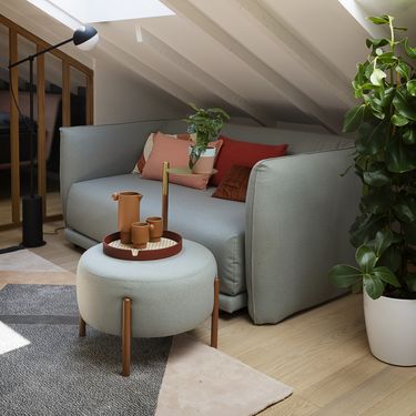 Stan u potkrovlju koji osvaja svojim zgodnim uređenjem - 2