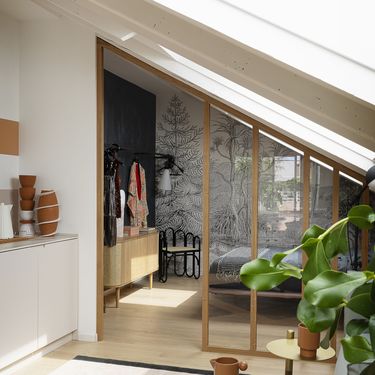 Stan u potkrovlju koji osvaja svojim zgodnim uređenjem - 4