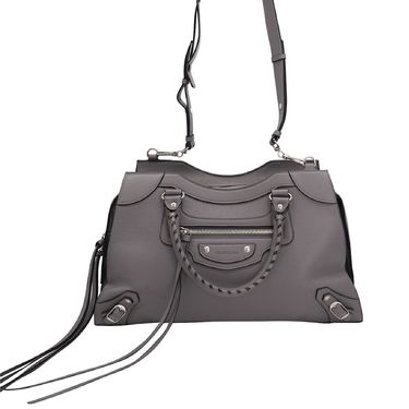 Ana Gruica Uglešić nosi torbu modne kuće Balenciaga