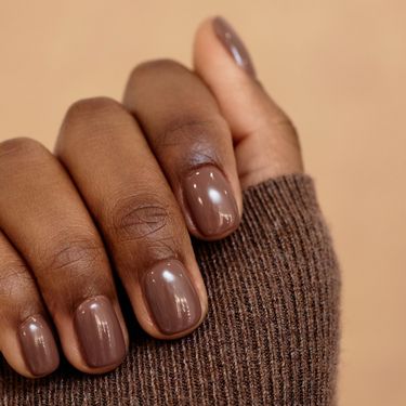 Smeđa manikura stvorena je za hladniji dio godine