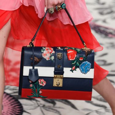 Postoji razne verzije Dionysus torbe