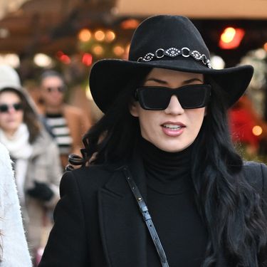 Zagrebačka ulična moda u crnom od glave do pete - 4