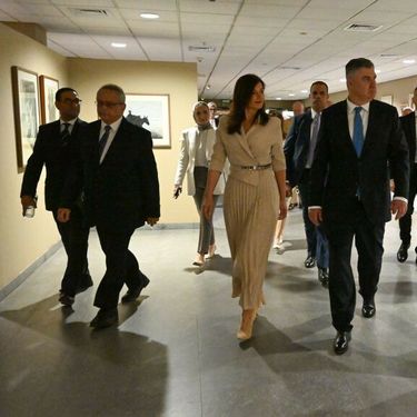 Sanja Musić Milanović u bež kompletu i cipelama od brušene kože - 2