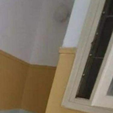 Neobično postavljena kada u kupaonici