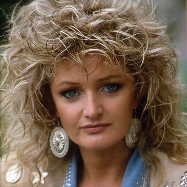 Bonnie Tyler nosila je kosu raskošnog volumena