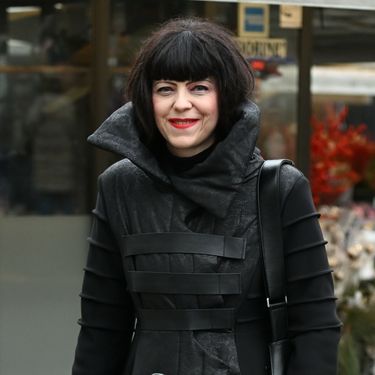 Mirela Holy u kaput-haljini na zagrebačkoj špici 2025. - 1