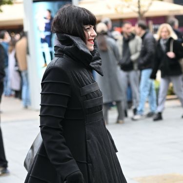 Mirela Holy u kaput-haljini na zagrebačkoj špici 2025. - 3