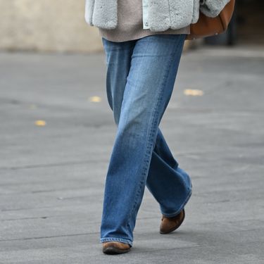 Ksenija Pajić u trapericama i bundi na špici 2025. - 4