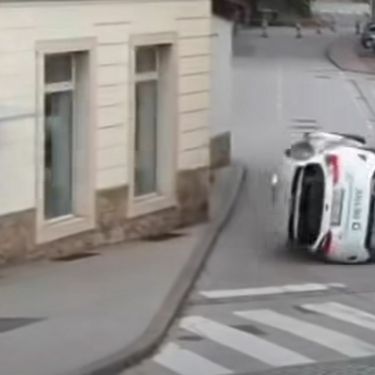 Prevrtanje automobila