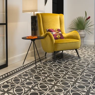 Elegantan stan u kojem su baršunasta kutna garnitura i električni kamin glavne zvijezde - 11