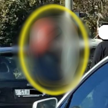 Smart na semaforu u bizarnoj sceni