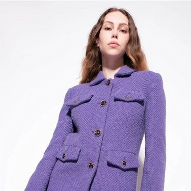 Olja Vori nosi blejzer s krznom brenda Pinko