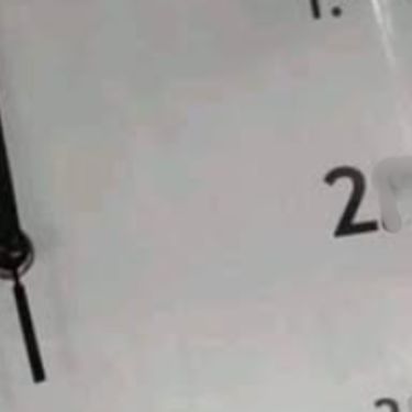 Neobičan dizajn zidnog sata