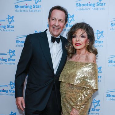 Joan Collins u zlatnoj haljini - 3