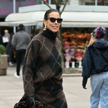 Olja Vori u visokim čizmama