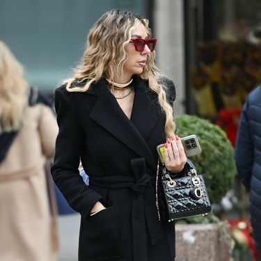 Dama iz Zagreba u crnim slingback štiklama